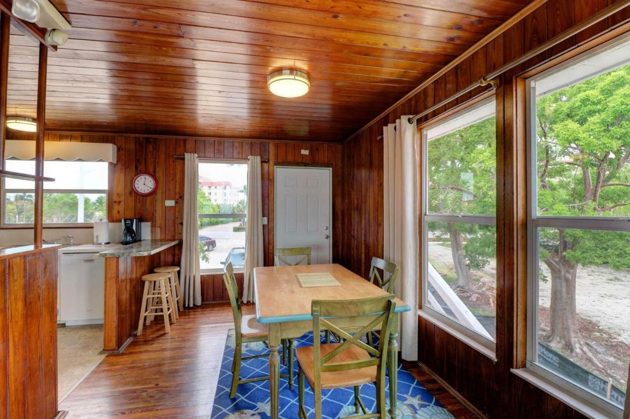 Estero Island Apartment With Boat Dock Fort Myers Beach Eksteriør bilde